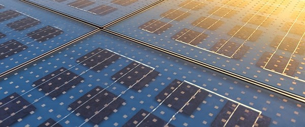 Aurinkosähkölaitteiston virta-jännite-ominaisuuksien mittaukseen standardi