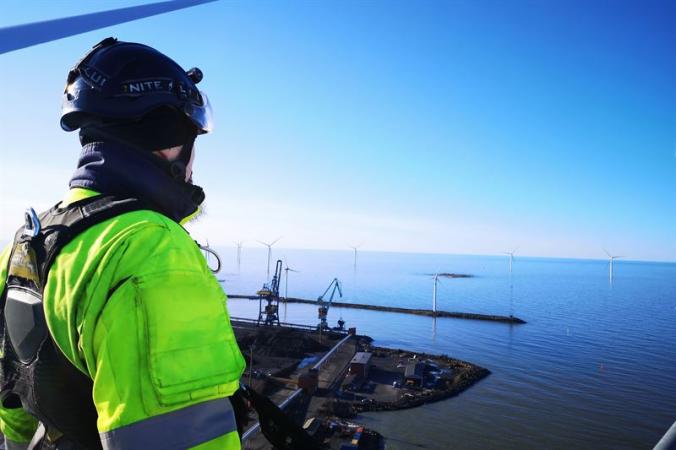 Caverion laajentaa tuulivoimaloiden huoltopalvelunsa Poriin