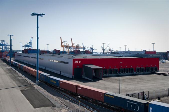 Nurminen Logisticsin Kiinan junayhteyden poikkeukset koronavirusepidemian takia; Finnair peruu lentojaan Kiinaan