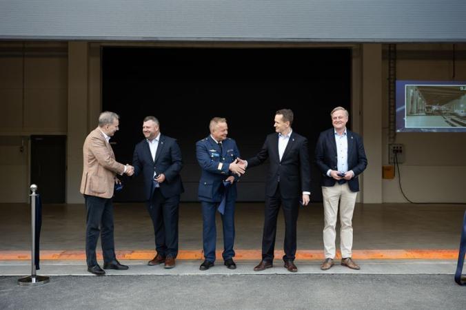 Patrian F-35-tuotantolaitoksen rakennuksen avajaisia juhlittiin Jämsässä