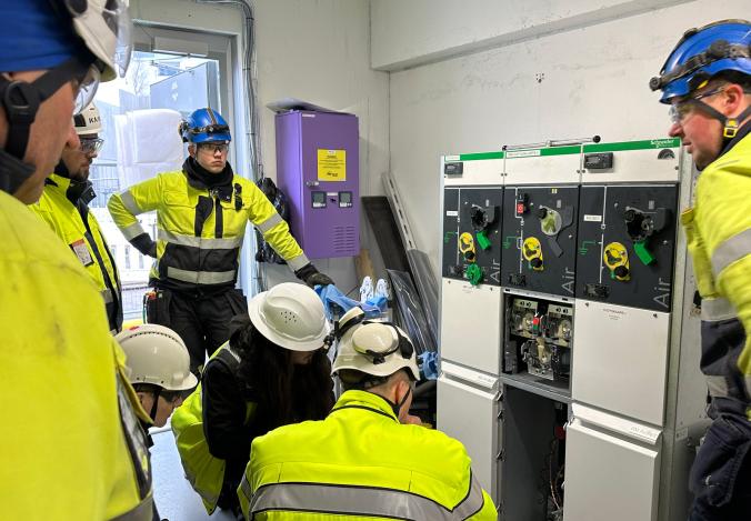 Schneider Electric testaa Helenin sähköverkossa haitallisen SF6-kaasun korvaamista uudella teknologialla
