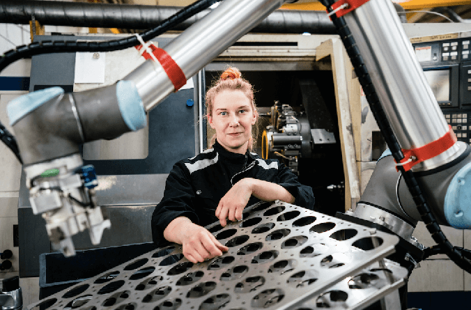 Cobotit auttoivat metallisorvaamon kasvuun
