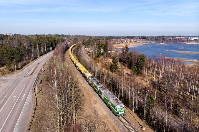 Ennätyksellinen 6 000 tonnin tavarajuna liikennöi Vainikkalasta Haminaan