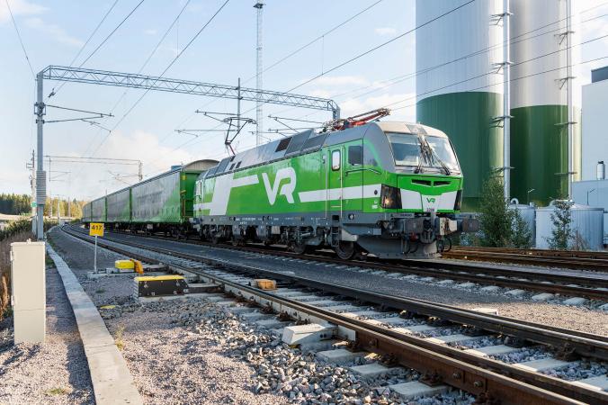 Miljoonan tonnin raja rikkoutui Äänekosken tehtaan ja Vuosaareen sataman välisissä sellukuljetuksissa
