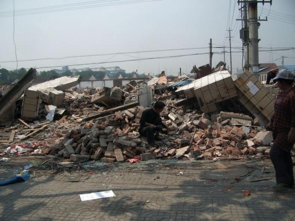 demolition_ruins_debris_rubble_man_china-1261263