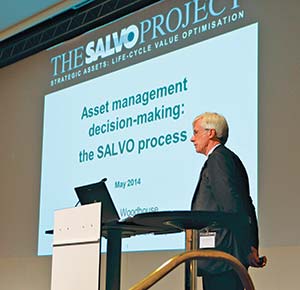 John Woodhouse esittelemässä SALVO-projektissa tehtyjä havaintoja.
